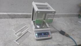 Gx-224a And Weighing 220 X 0.0001 G Apollo Balance With Internal Calibration D