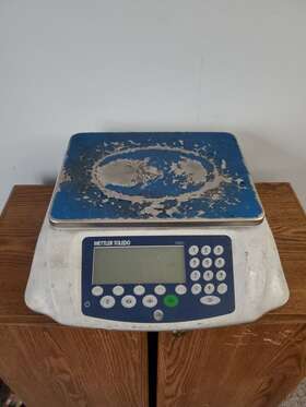 Ics241 Mettler Toledo Ics210 Metler Digital Scale - Parts Only Not Working