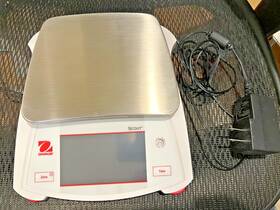 30253010 Ohaus Stx1202 - Portable Scale 1200g 0.01g Vga Touch Lightly Used Excellent