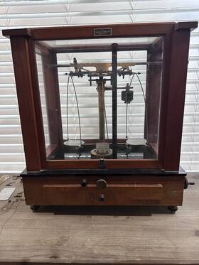 8a1746 Seederer Kohlbusch Inc. Arthur H. Thomas Antique Apothecary Gold Balance Kohlbush Scale Weight