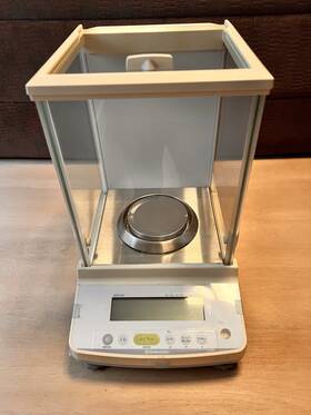 Atx124 Shimadzu Analytical Balance 120g. Scale