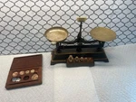 Henry Troemner Philadelphie Antique Equal-arm Balance Scale With Weight Set. Fixed Price $195.00.