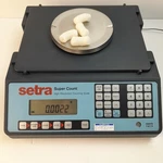 Setra Super High Resolution Counting Scale Black Digital Display (2.5KG). Fixed Price $1000.00.
